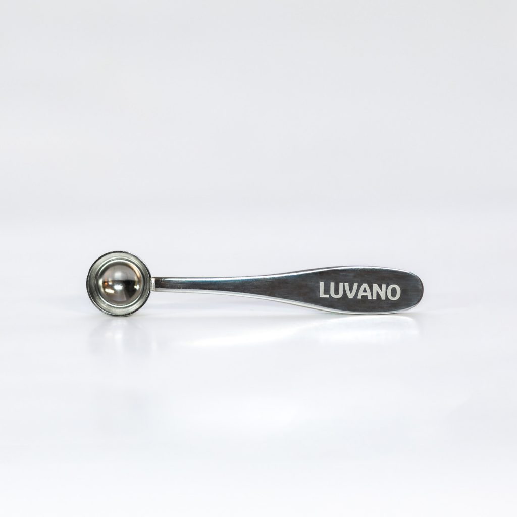 Edelstahl-Dosierlöffel von Luvano zur genauen Portionierung von Ergänzungsfuttermitteln für Hunde