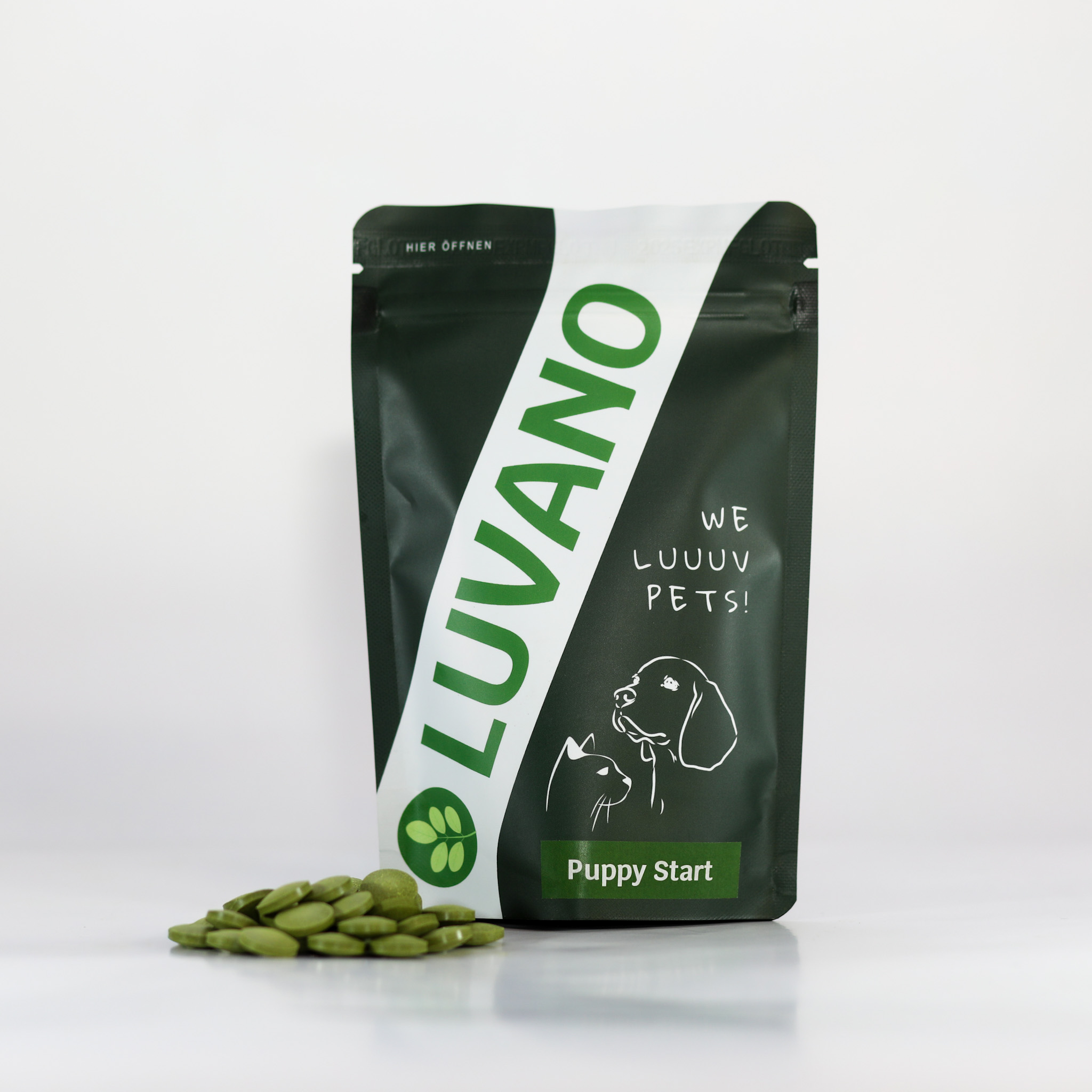 Luvano VAYNO Puppy Start Tabletten für Welpen mit Standbeutel und Tabletten vor hellem Hintergrund