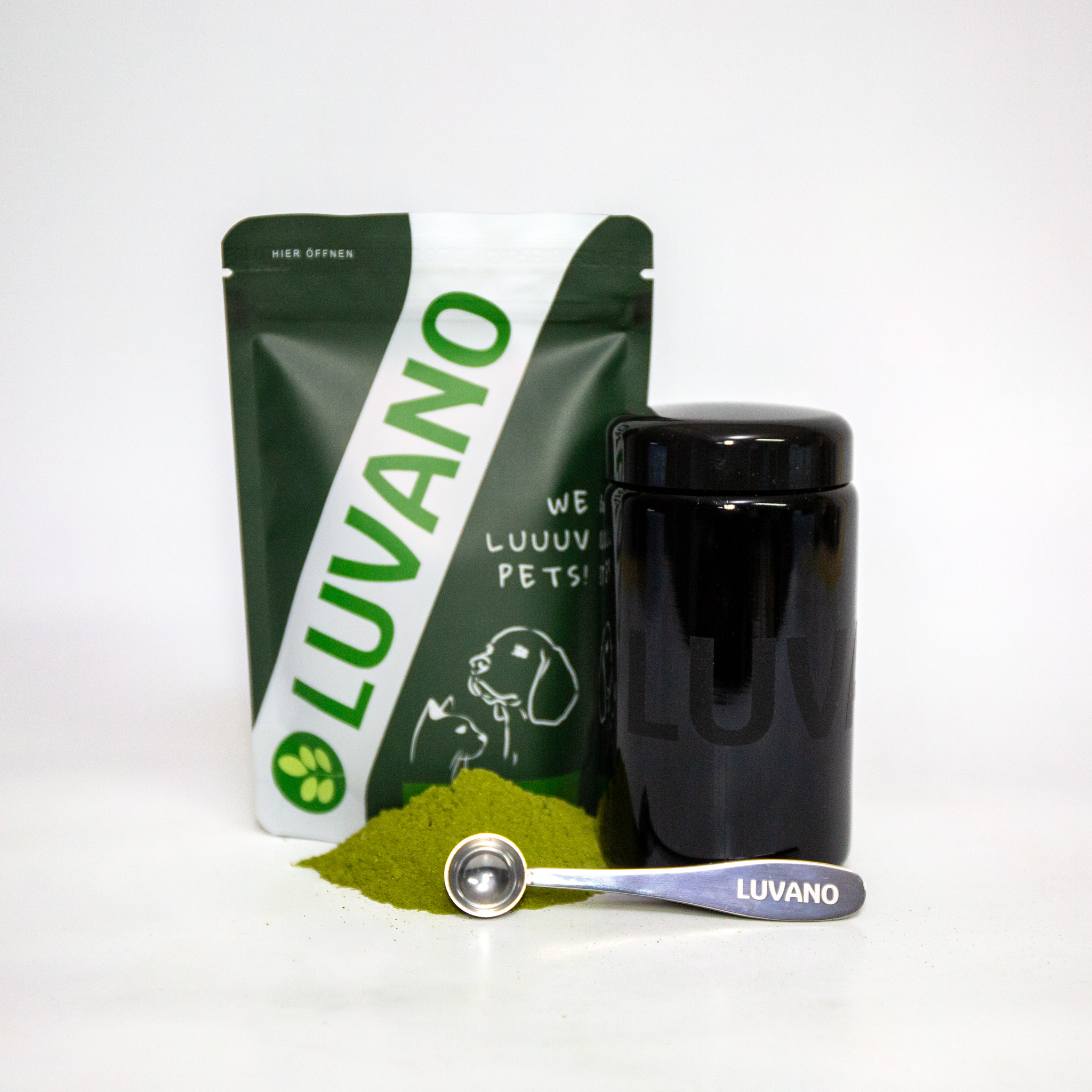 Grüner Luvano Pouchbag mit Ergänzungsfuttermittel für Hunde, schwarzer Violettglasbehälter, grünes Pulver und Dosierlöffel